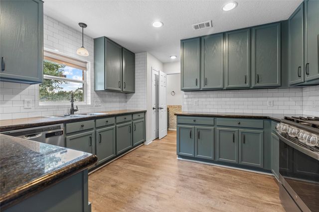 17611 S Summit Canyon Drive, Houston, TX 77095