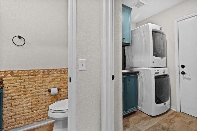 17611 S Summit Canyon Drive, Houston, TX 77095
