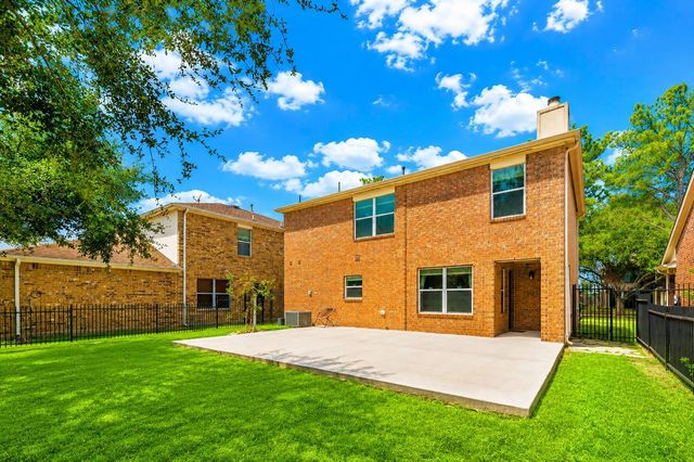 17611 S Summit Canyon Drive, Houston, TX 77095