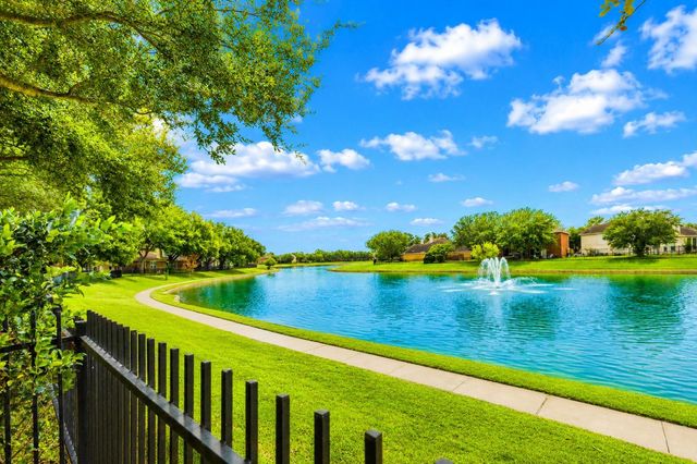 17611 S Summit Canyon Drive, Houston, TX 77095
