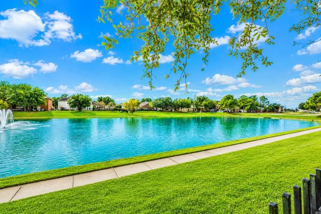 17611 S Summit Canyon Drive, Houston, TX 77095