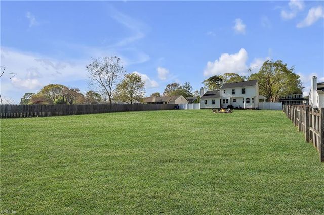 821 Saddleback Trail RD, Chesapeake, VA 23326