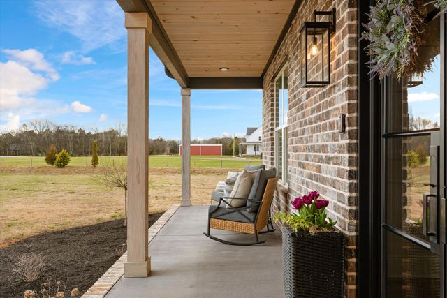 3340 Midland Acres Dr, Bell Buckle, TN 37020