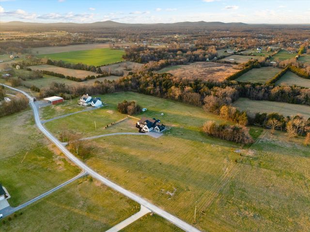 3340 Midland Acres Dr, Bell Buckle, TN 37020