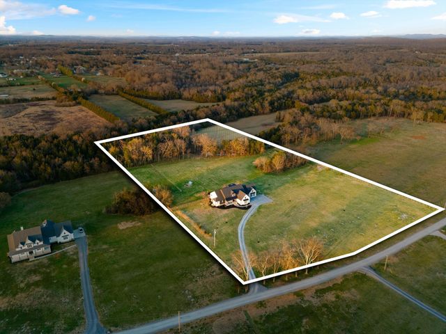 3340 Midland Acres Dr, Bell Buckle, TN 37020