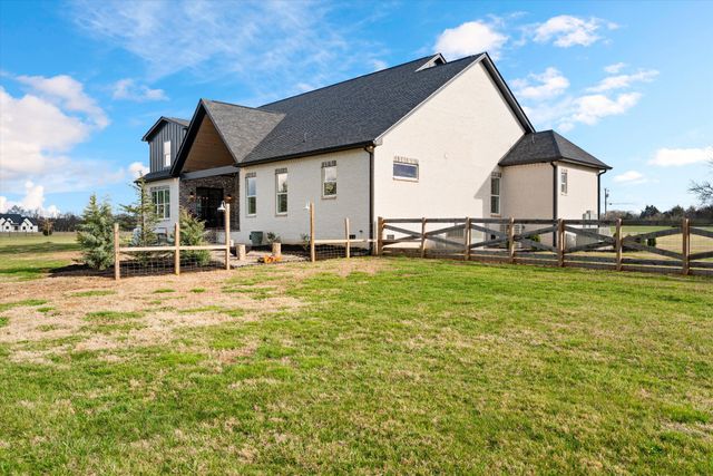 3340 Midland Acres Dr, Bell Buckle, TN 37020