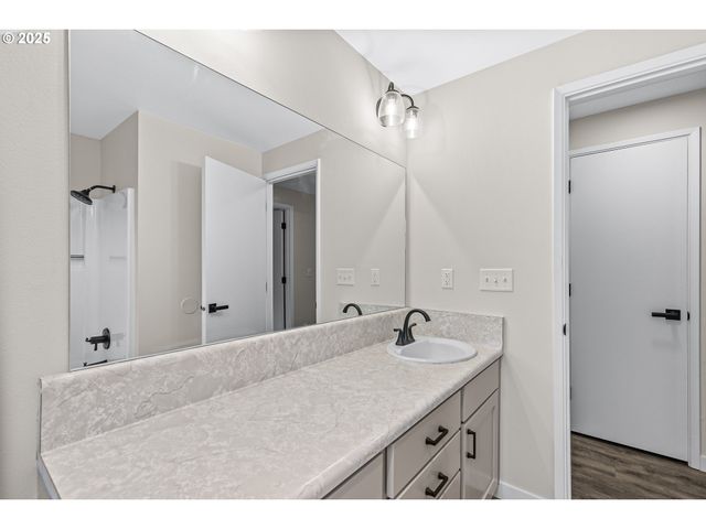 1974 HAMILTON Ln, Grants Pass, OR 97527