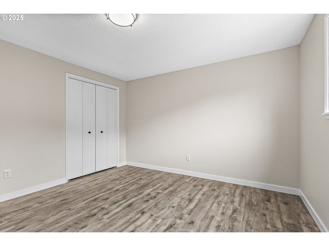 1974 HAMILTON Ln, Grants Pass, OR 97527