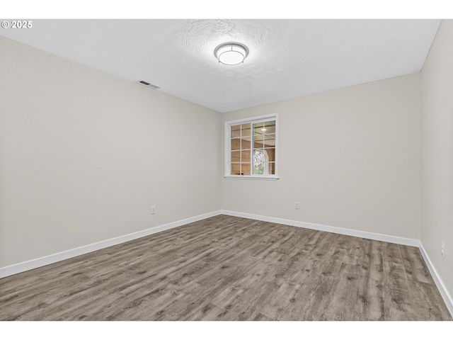 1974 HAMILTON Ln, Grants Pass, OR 97527