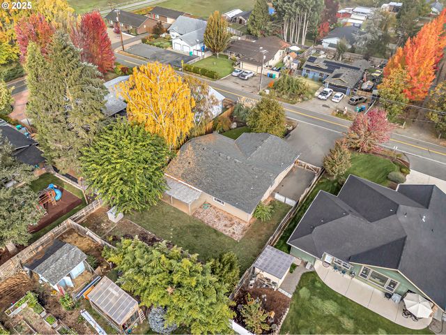 1974 HAMILTON Ln, Grants Pass, OR 97527