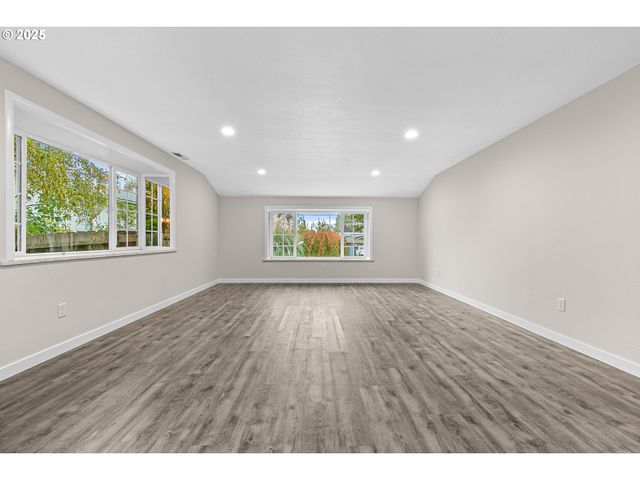 1974 HAMILTON Ln, Grants Pass, OR 97527