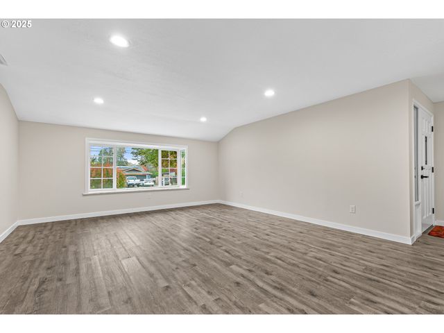 1974 HAMILTON Ln, Grants Pass, OR 97527