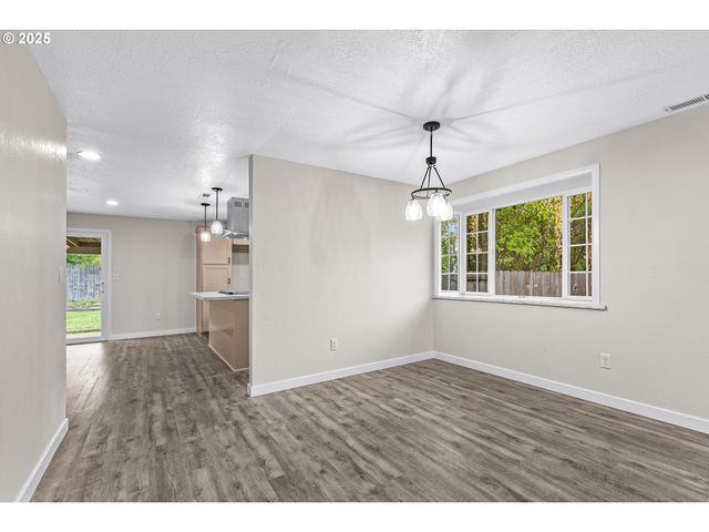 1974 HAMILTON Ln, Grants Pass, OR 97527