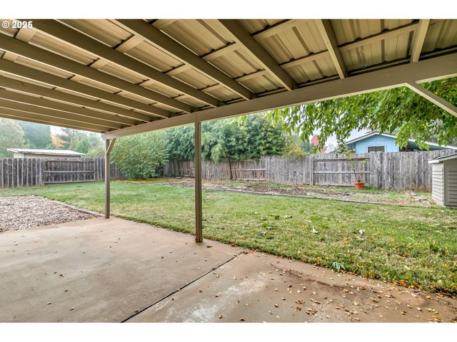 1974 HAMILTON Ln, Grants Pass, OR 97527