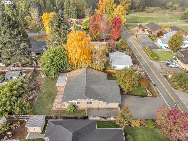 1974 HAMILTON Ln, Grants Pass, OR 97527