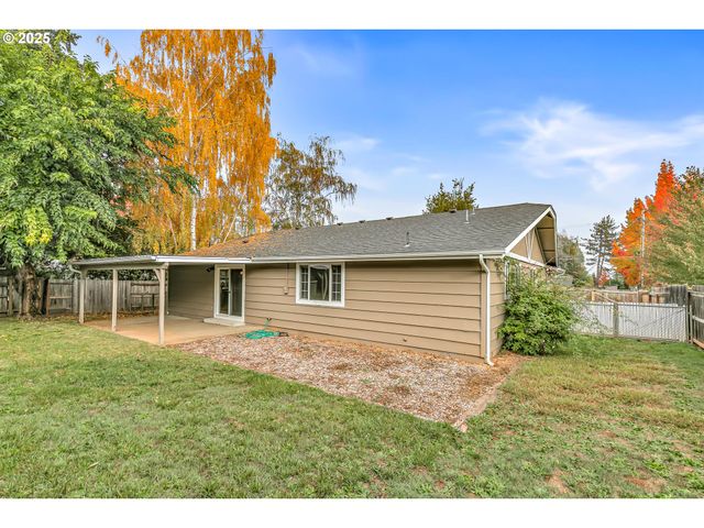 1974 HAMILTON Ln, Grants Pass, OR 97527