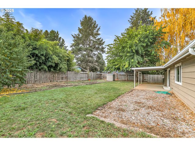 1974 HAMILTON Ln, Grants Pass, OR 97527