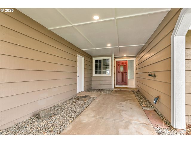 1974 HAMILTON Ln, Grants Pass, OR 97527