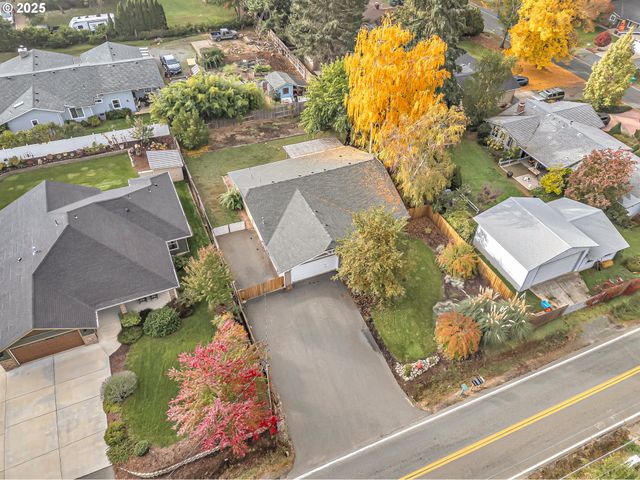 1974 HAMILTON Ln, Grants Pass, OR 97527