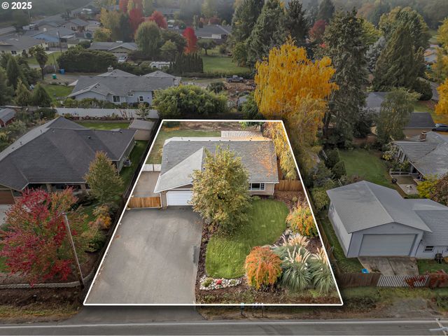 1974 HAMILTON Ln, Grants Pass, OR 97527