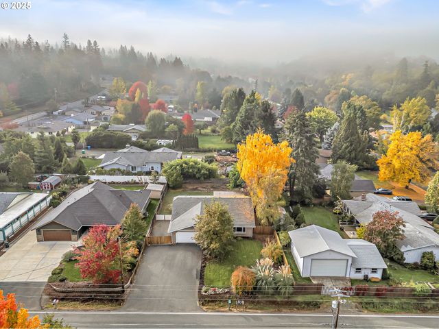 1974 HAMILTON Ln, Grants Pass, OR 97527