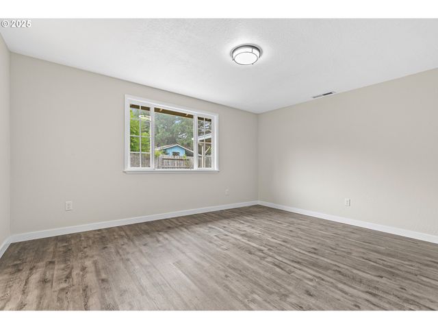 1974 HAMILTON Ln, Grants Pass, OR 97527