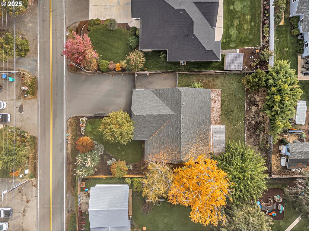 1974 HAMILTON Ln, Grants Pass, OR 97527