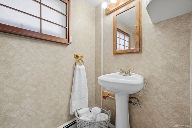 16 Dale Road, Huntington, NY 11743