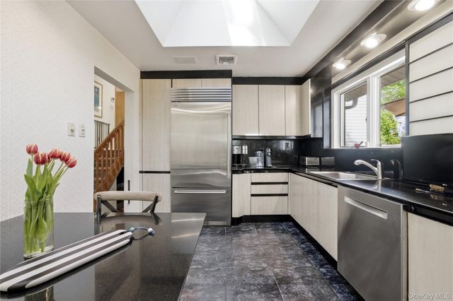 16 Dale Road, Huntington, NY 11743