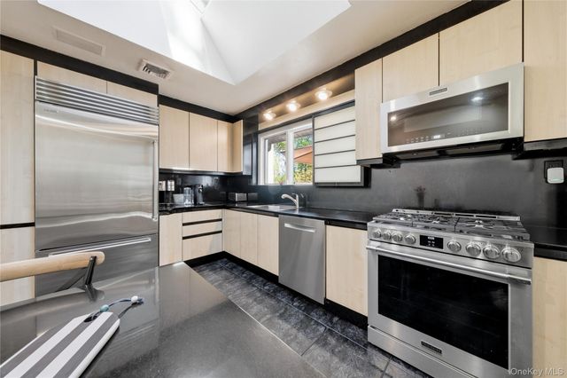 16 Dale Road, Huntington, NY 11743