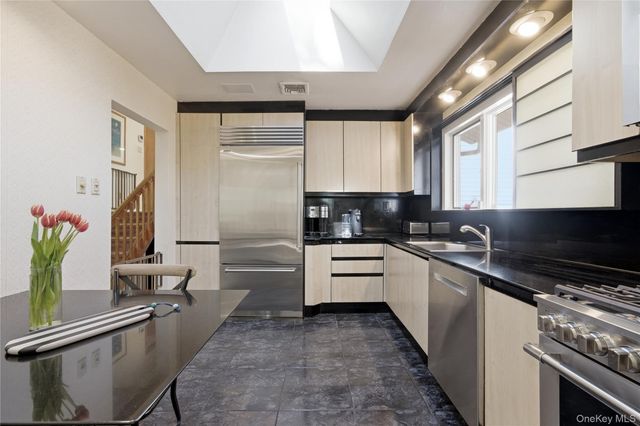 16 Dale Road, Huntington, NY 11743