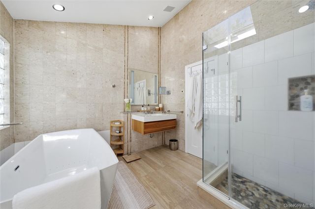 16 Dale Road, Huntington, NY 11743