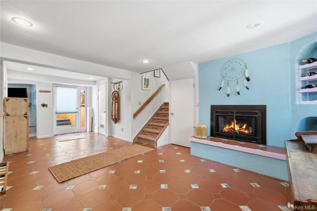 16 Dale Road, Huntington, NY 11743