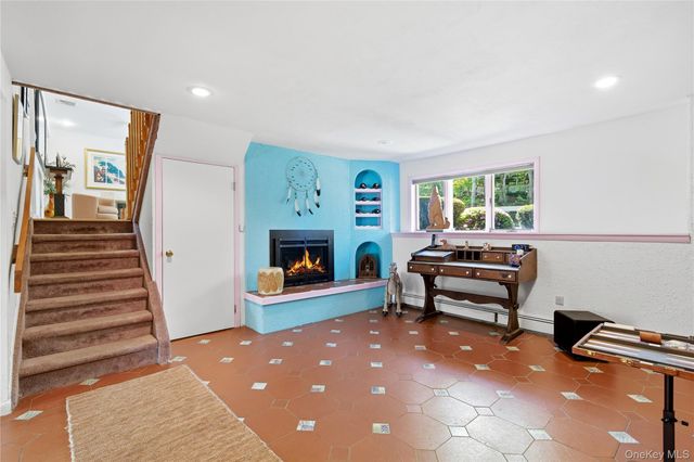 16 Dale Road, Huntington, NY 11743