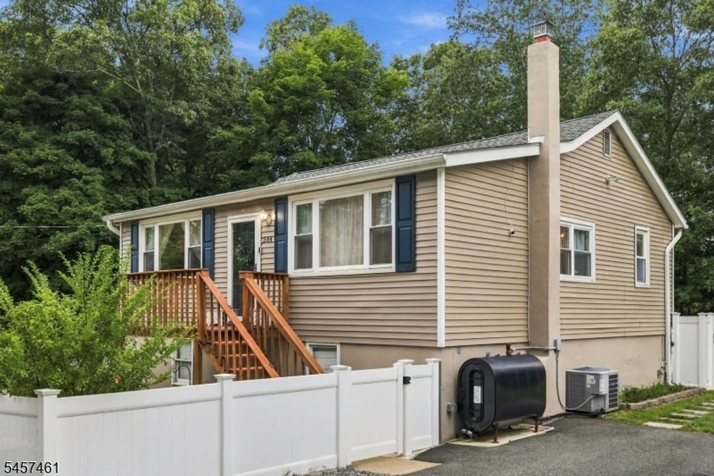 544 Brooklyn Mountain Rd, Hopatcong Boro, NJ 07843 — exterior