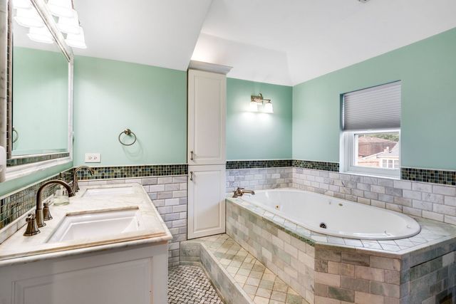 3634 N Pontiac Avenue, Chicago, IL 60634