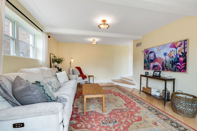 3634 N Pontiac Avenue, Chicago, IL 60634