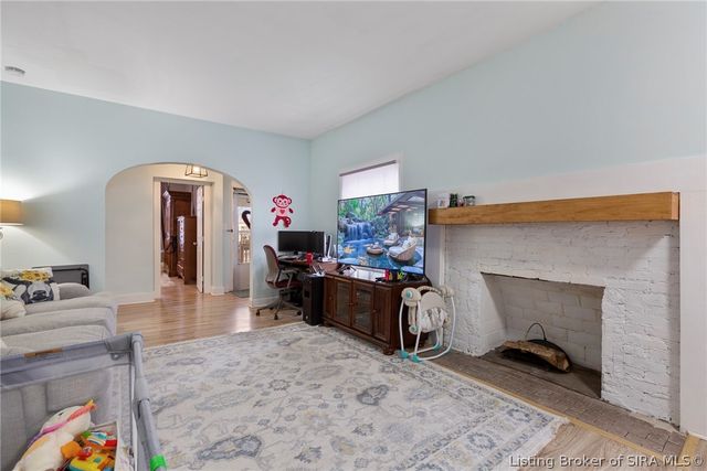 1118 E Spring Street, New Albany, IN 47150