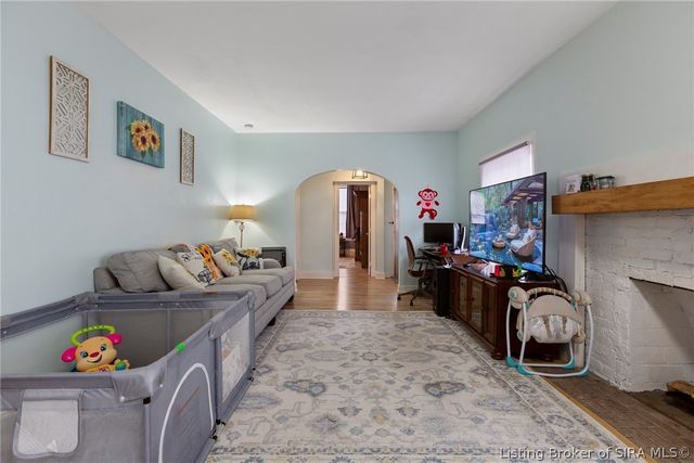 1118 E Spring Street, New Albany, IN 47150