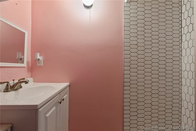 1118 E Spring Street, New Albany, IN 47150