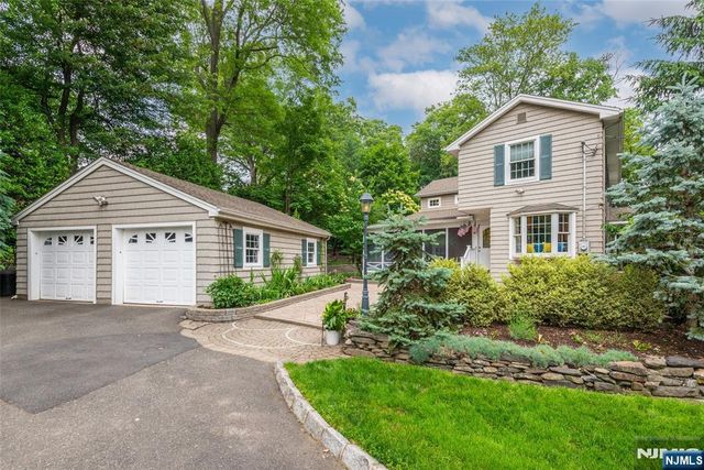 45 Cavell Place, West Caldwell, NJ 07006