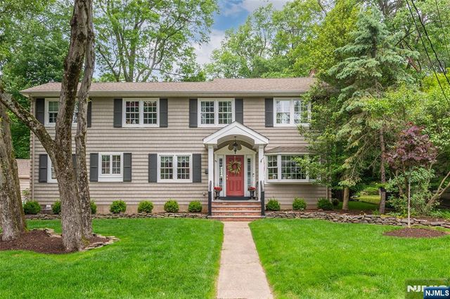 45 Cavell Place, West Caldwell, NJ 07006