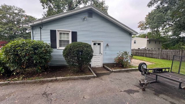 21 Woodfield Street, Nashua, NH 03062