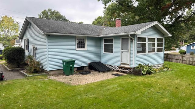 21 Woodfield Street, Nashua, NH 03062