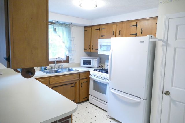 21 Woodfield Street, Nashua, NH 03062