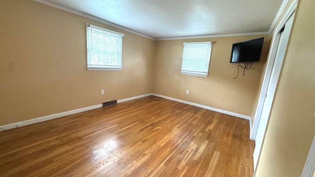 21 Woodfield Street, Nashua, NH 03062