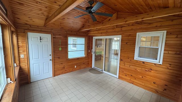 21 Woodfield Street, Nashua, NH 03062