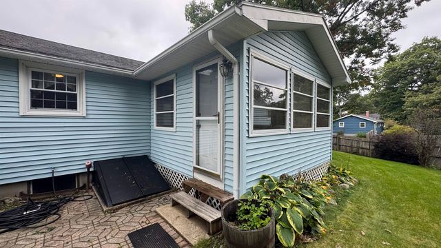 21 Woodfield Street, Nashua, NH 03062