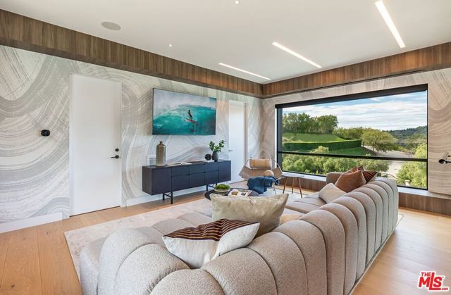 9455 Eden Drive, Beverly Hills, CA 90210