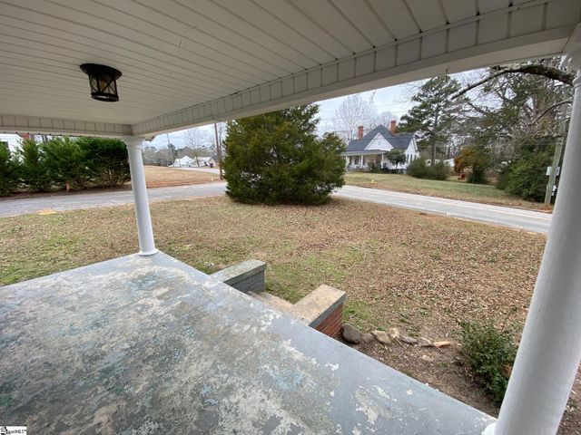 719 Chestnut Street, Laurens, SC 29360